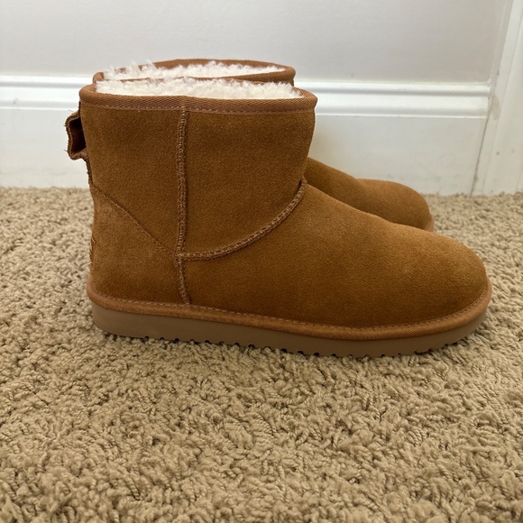 Koolaburra BY UGG ankle booties - Picture 3 of 4